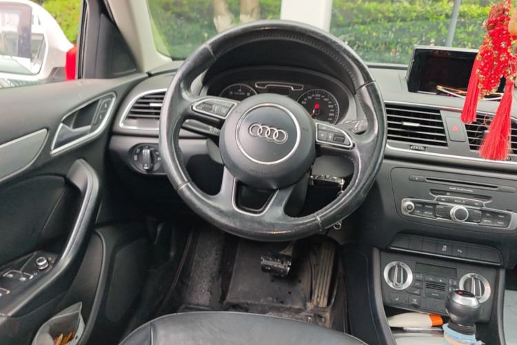 Used Audi Q3 2013 35 TFSI Comfort Model Steering Wheel