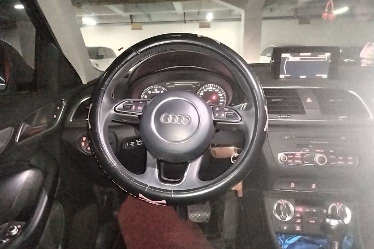 Used Audi Q3 2013 35 TFSI Comfort Model Steering Wheel