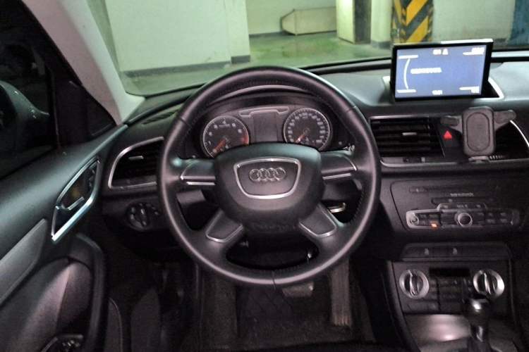 Used Audi Q3 2013 35 TFSI Comfort Model Steering Wheel