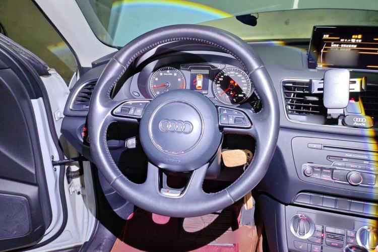 Used Audi Q3 2013 35 TFSI quattro Comfort Model Steering Wheel
