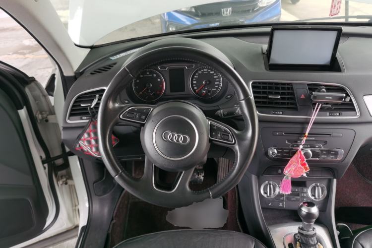 Used Audi Q3 2013 35 TFSI Comfort Model Steering Wheel