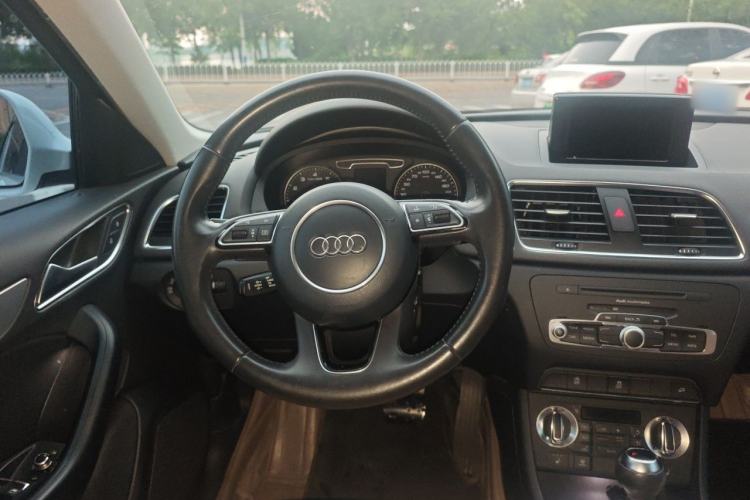 Used Audi Q3 2013 35 TFSI quattro Technology Edition Steering Wheel