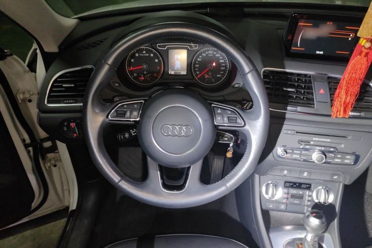 Used Audi Q3 2013 35 TFSI quattro Comfort Model Steering Wheel