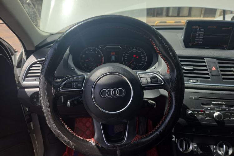 Used Audi Q3 2013 35 TFSI quattro Comfort Model Steering Wheel