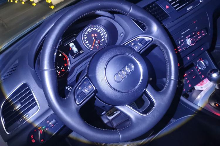 Used Audi Q3 2013 35 TFSI quattro Technology Edition Steering Wheel