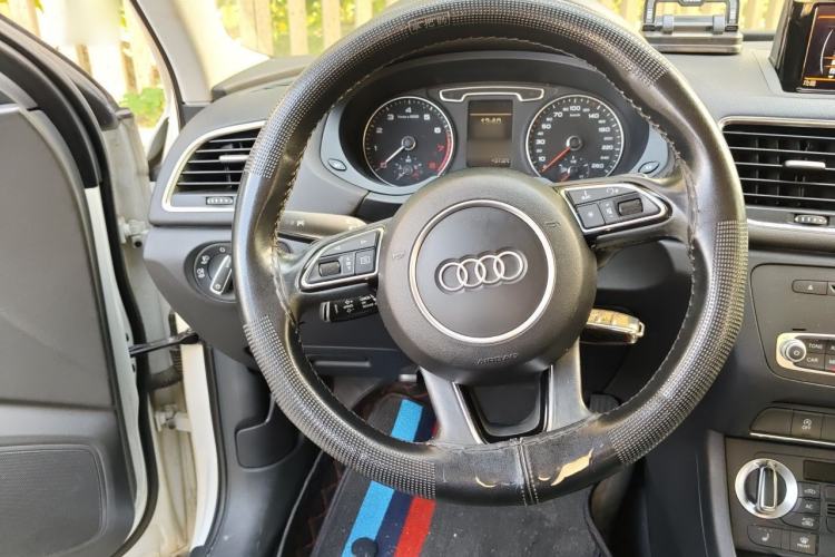 Used Audi Q3 2013 35 TFSI Ambition Edition Steering Wheel