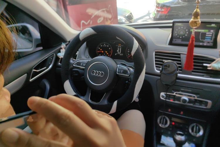 Used Audi Q3 2013 35 TFSI Comfort Model Steering Wheel