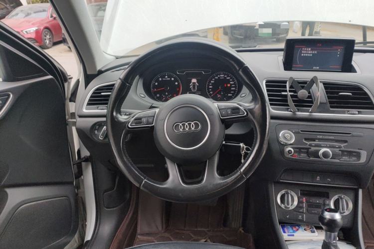Used Audi Q3 2013 35 TFSI Comfort Model Steering Wheel