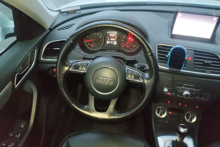 Used Audi Q3 2013 35 TFSI quattro Technology Edition Steering Wheel