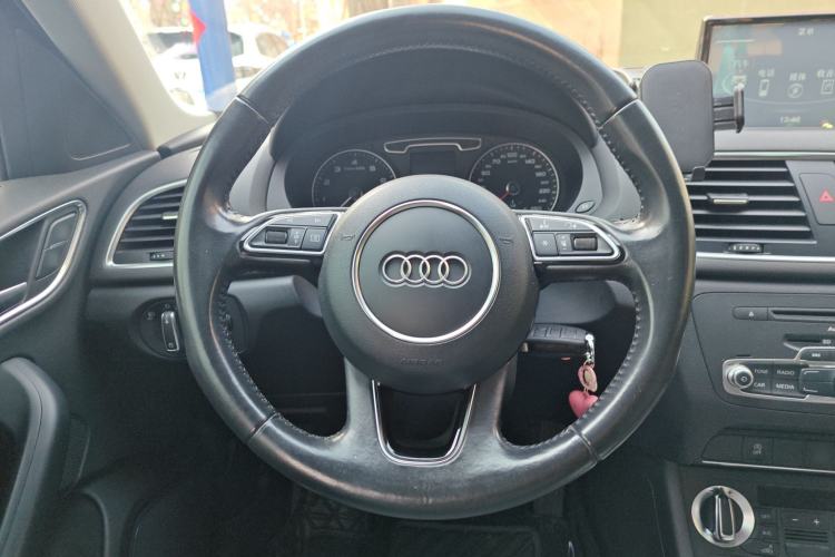 Used Audi Q3 2013 35 TFSI quattro Technology Edition Steering Wheel