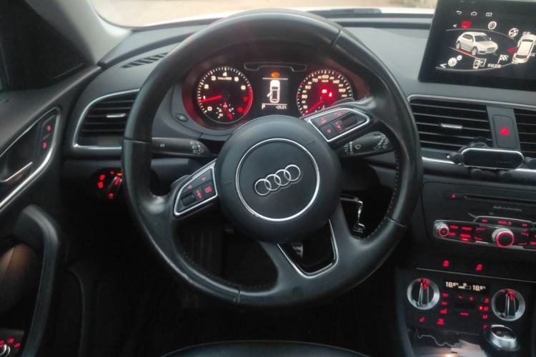 Used Audi Q3 2013 35 TFSI Comfort Model Steering Wheel