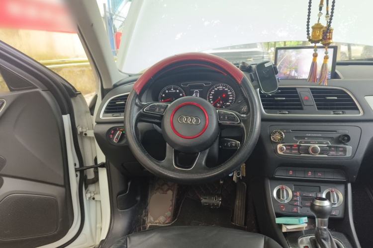 Used Audi Q3 2013 35 TFSI Comfort Model Steering Wheel
