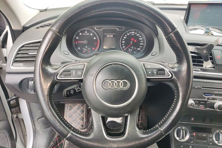 Used Audi Q3 2013 35 TFSI Ambition Edition Steering Wheel