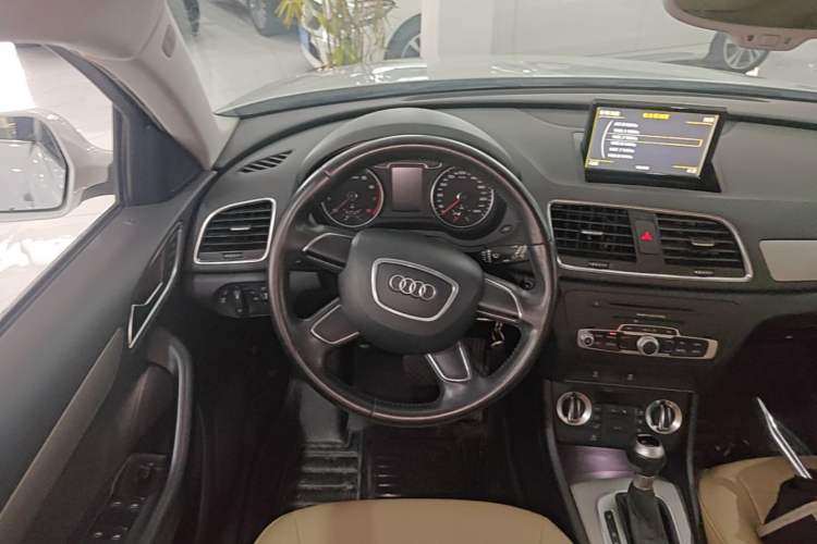 Used Audi Q3 2013 35 TFSI Ambition Edition Steering Wheel
