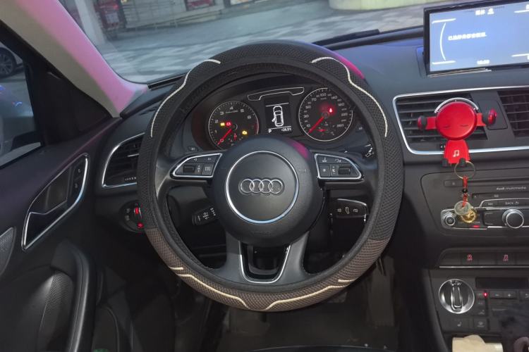 Used Audi Q3 2013 35 TFSI Comfort Model Steering Wheel