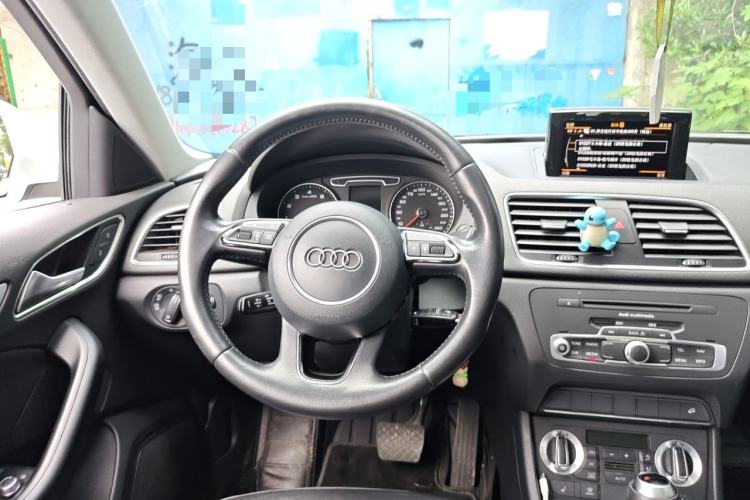 Used Audi Q3 2013 35 TFSI quattro Comfort Model Steering Wheel