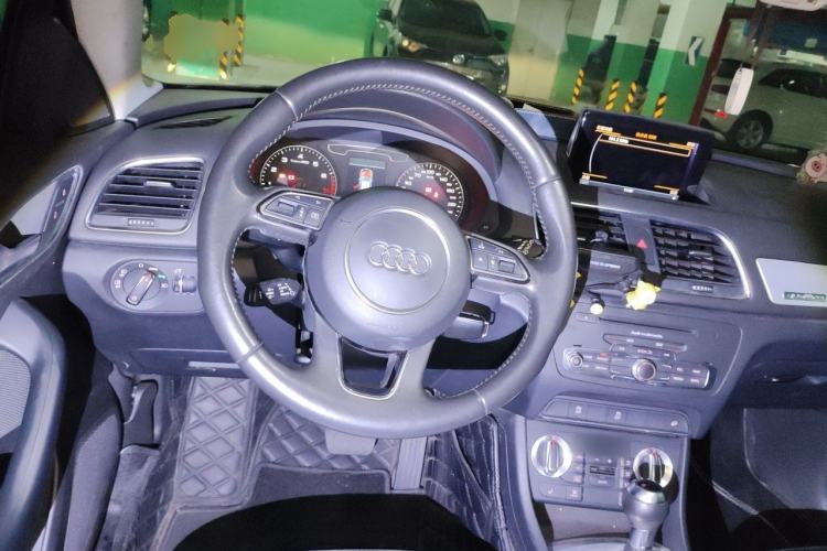 Used Audi Q3 2013 35 TFSI quattro Comfort Model Steering Wheel
