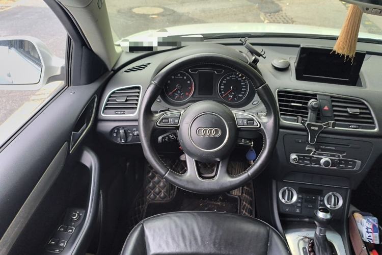Used Audi Q3 2013 35 TFSI Comfort Model Steering Wheel