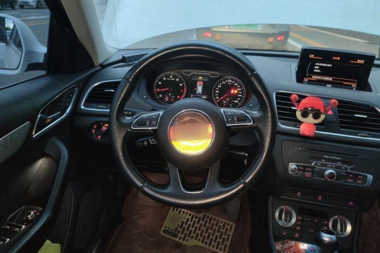 Used Audi Q3 2013 35 TFSI quattro Comfort Model Steering Wheel
