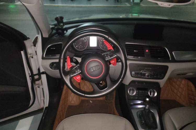 Used Audi Q3 2013 35 TFSI Comfort Model Steering Wheel