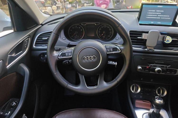 Used Audi Q3 2013 35 TFSI Comfort Model Steering Wheel