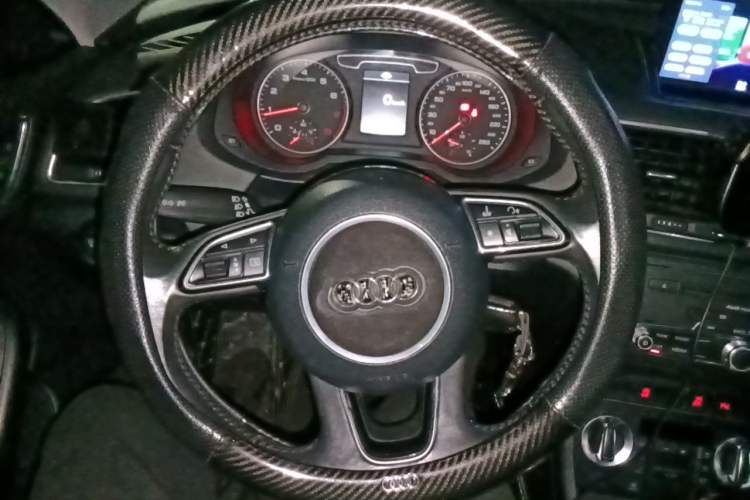 Used Audi Q3 2013 35 TFSI Comfort Model Steering Wheel