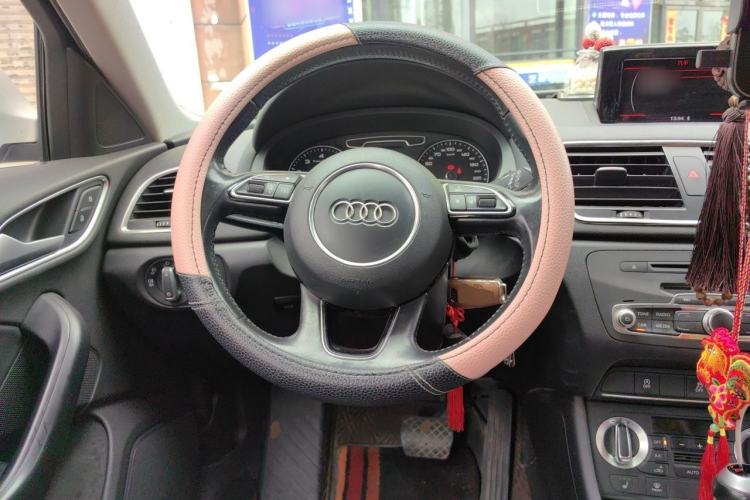 Used Audi Q3 2013 35 TFSI quattro Comfort Model Steering Wheel