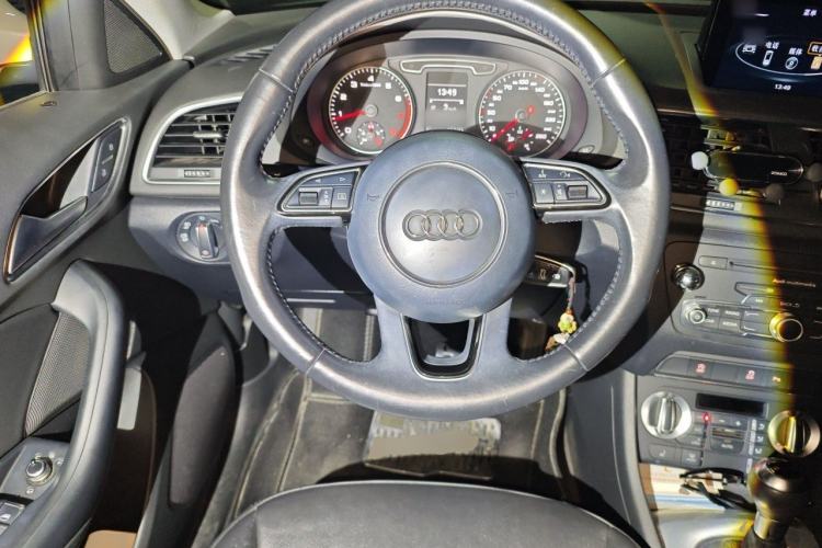 Used Audi Q3 2013 35 TFSI Comfort Model Steering Wheel