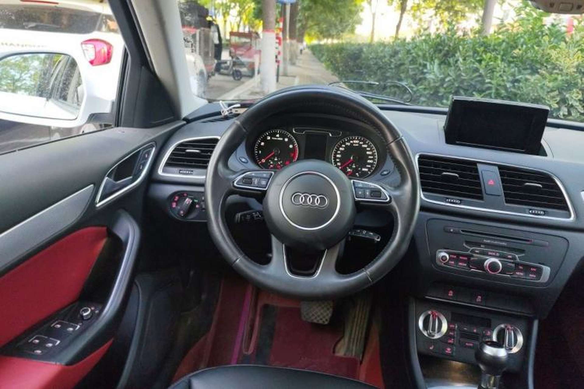Used Audi Q3 2013 35 TFSI Comfort Model Steering Wheel