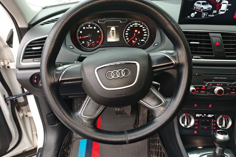 Used Audi Q3 2013 35 TFSI Ambition Edition Steering Wheel
