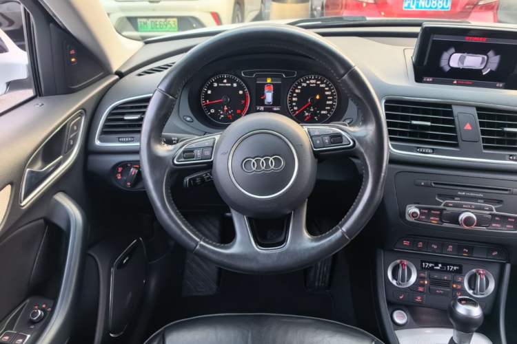Used Audi Q3 2013 40 TFSI quattro Luxury Model Steering Wheel