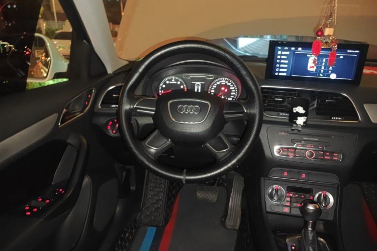 Used Audi Q3 2013 35 TFSI Ambition Edition Steering Wheel