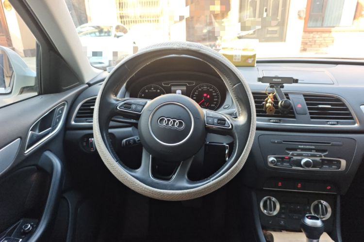 Used Audi Q3 2013 35 TFSI quattro Comfort Model Steering Wheel