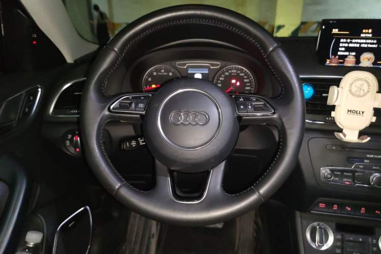 Used Audi Q3 2013 40 TFSI quattro Luxury Model Steering Wheel
