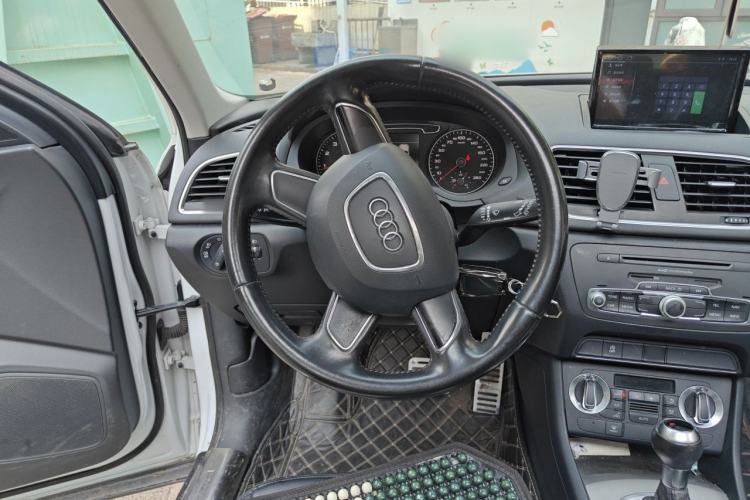 Used Audi Q3 2013 35 TFSI Ambition Edition Steering Wheel