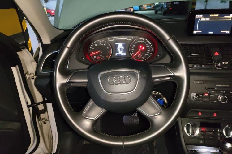 Used Audi Q3 2013 35 TFSI Ambition Edition Steering Wheel