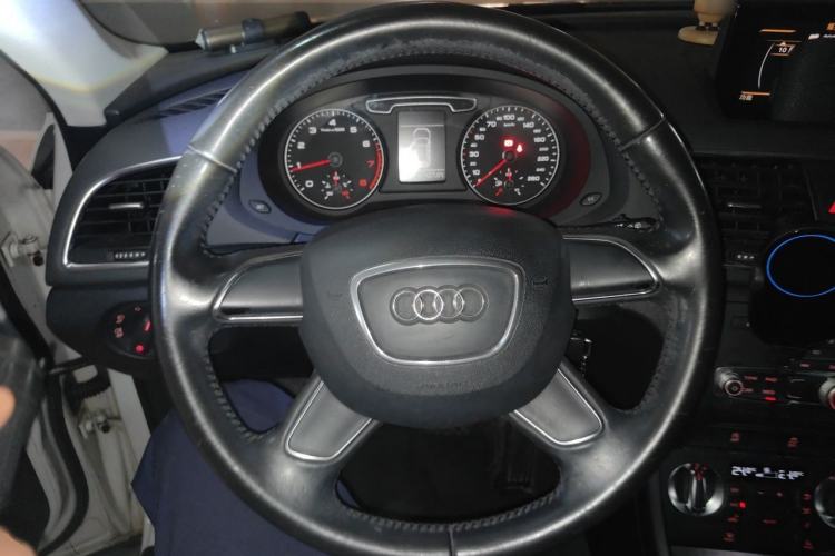 Used Audi Q3 2013 35 TFSI Ambition Edition Steering Wheel