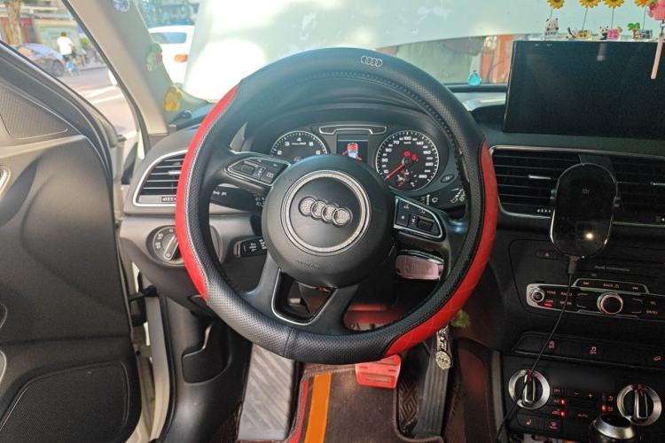 Used Audi Q3 2013 35 TFSI quattro Technology Edition Steering Wheel