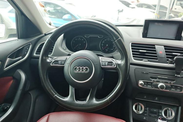 Used Audi Q3 2013 35 TFSI Ambition Edition Steering Wheel