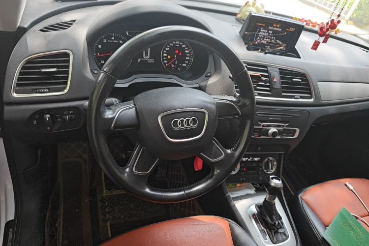 Used Audi Q3 2013 35 TFSI Ambition Edition Steering Wheel