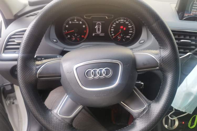 Used Audi Q3 2013 35 TFSI Ambition Edition Steering Wheel