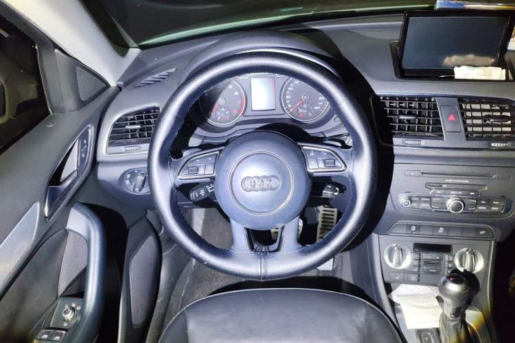 Used Audi Q3 2013 35 TFSI quattro Technology Edition Steering Wheel