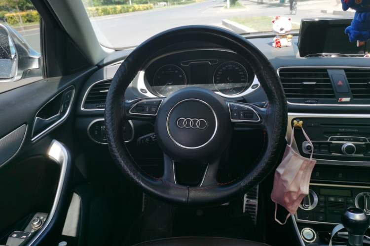 Used Audi Q3 2013 35 TFSI quattro Technology Edition Steering Wheel