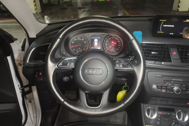 Used Audi Q3 2013 35 TFSI quattro Comfort Model Steering Wheel