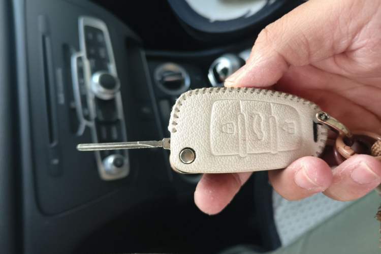 Used Audi Q3 2013 35 TFSI Comfort Model Vehicle Key