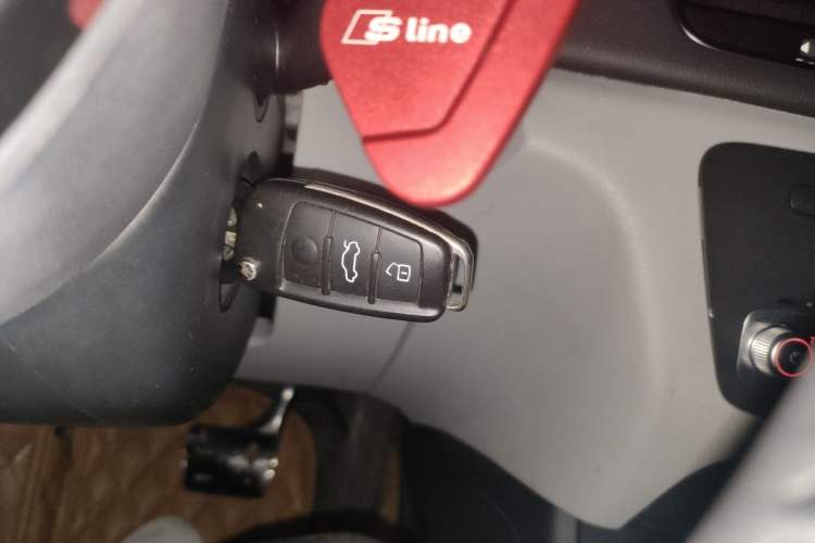 Used Audi Q3 2013 35 TFSI Comfort Model Vehicle Key