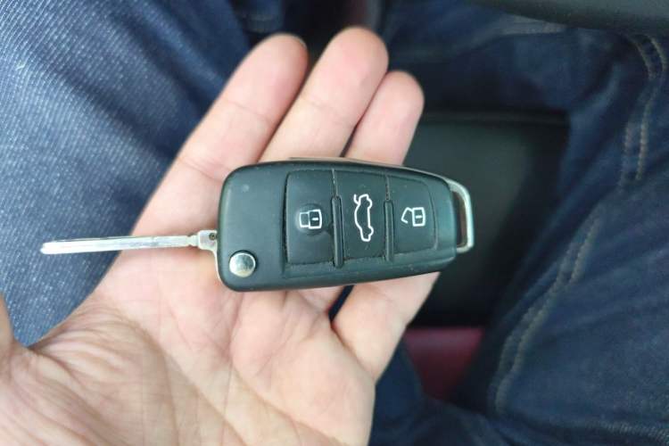 Used Audi Q3 2013 35 TFSI Comfort Model Vehicle Key