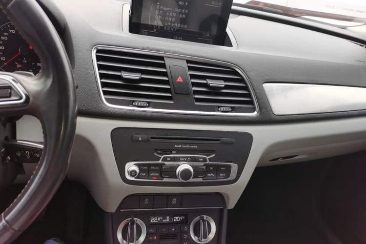 Used Audi Q3 2013 35 TFSI Comfort Model Audio And AC Panel