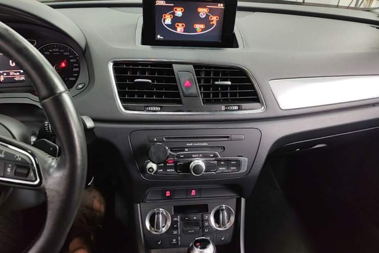 Used Audi Q3 2013 35 TFSI Comfort Model Audio And AC Panel