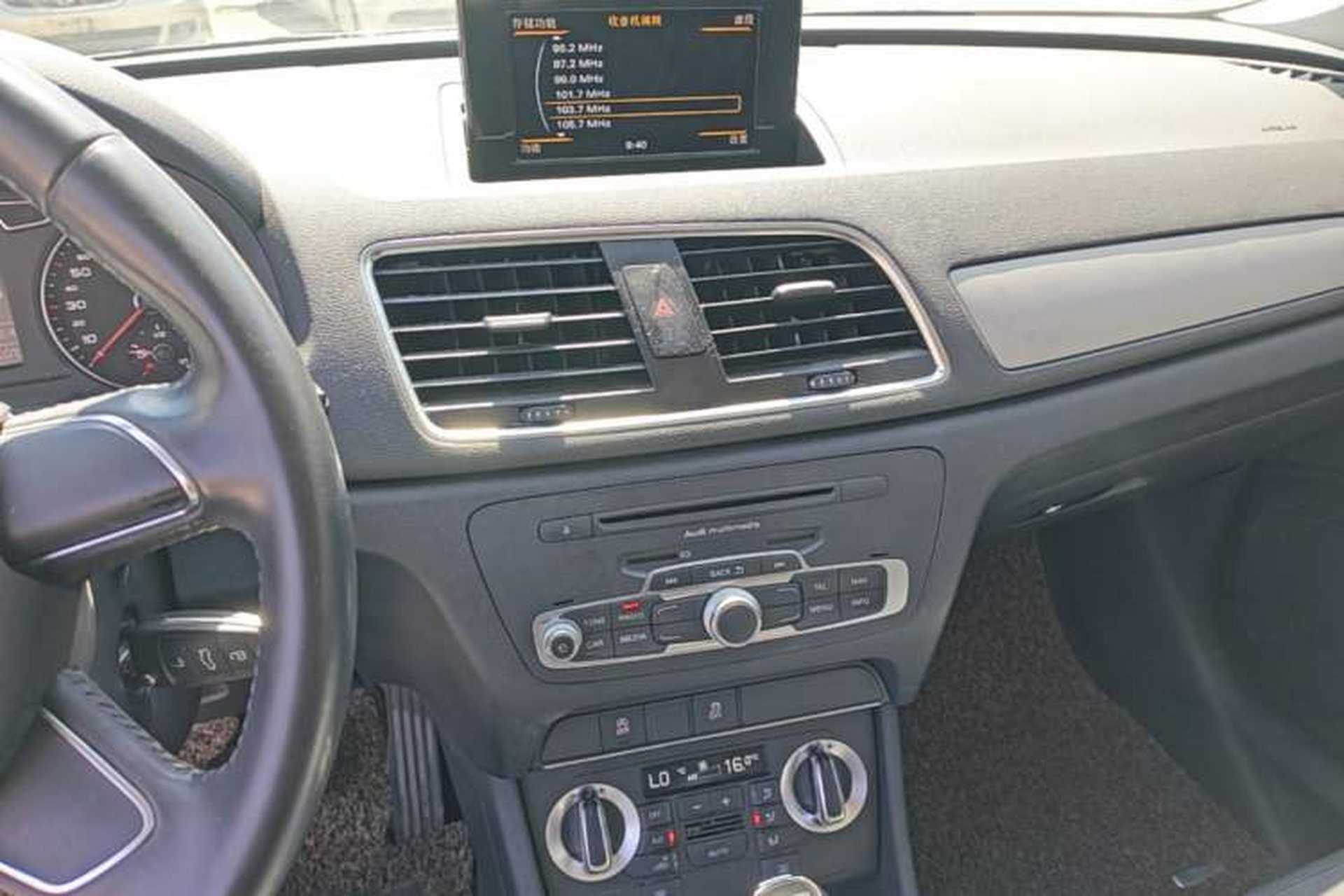 Used Audi Q3 2013 35 TFSI Ambition Edition Audio And AC Panel